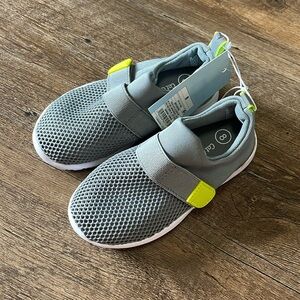 Cat & Jack water shoes